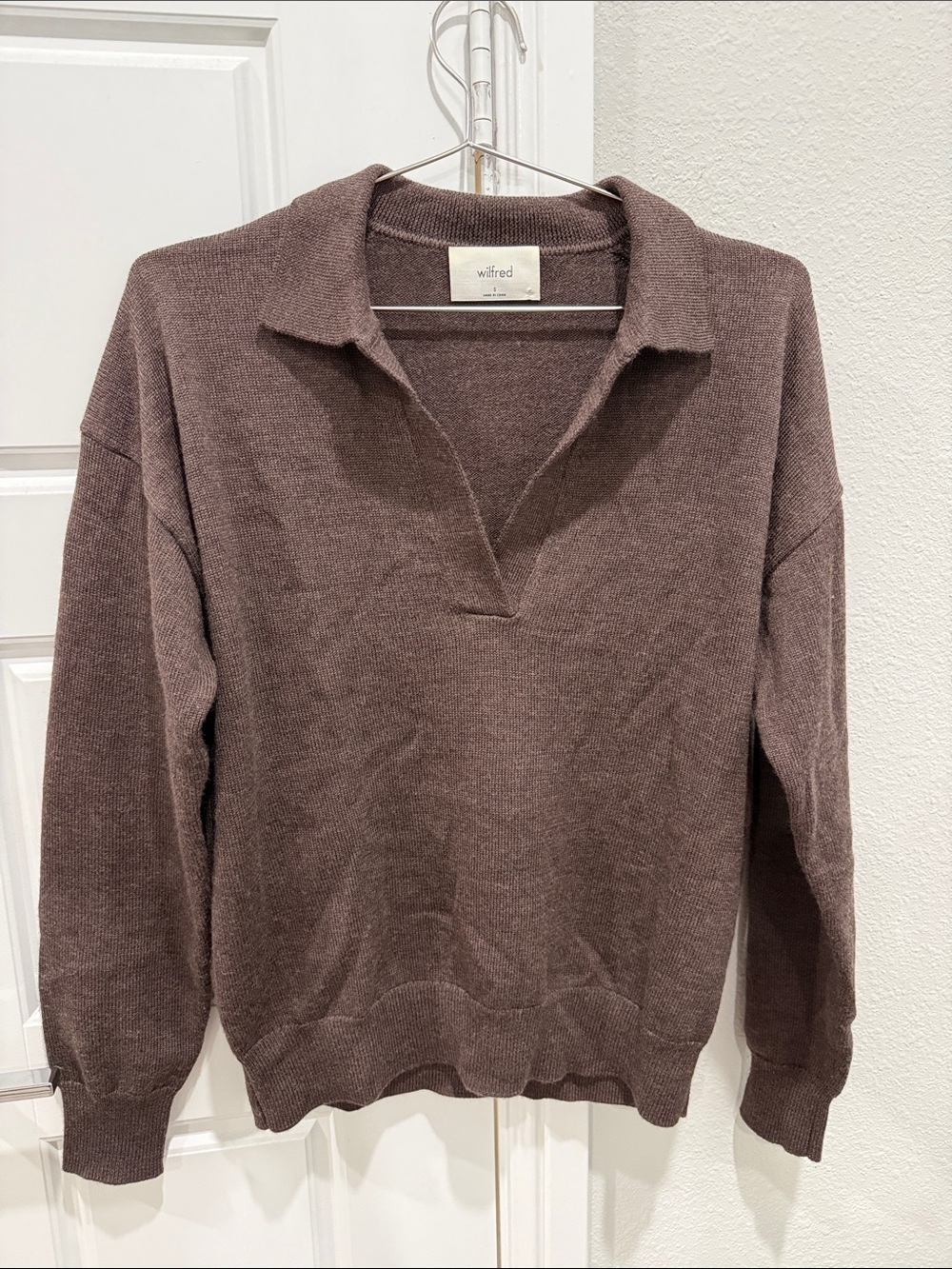 Wilfred Mauve-Brown Collared V-Neck Knit Sweater